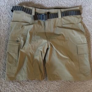 ORVIS Tan Cargo golf Shorts